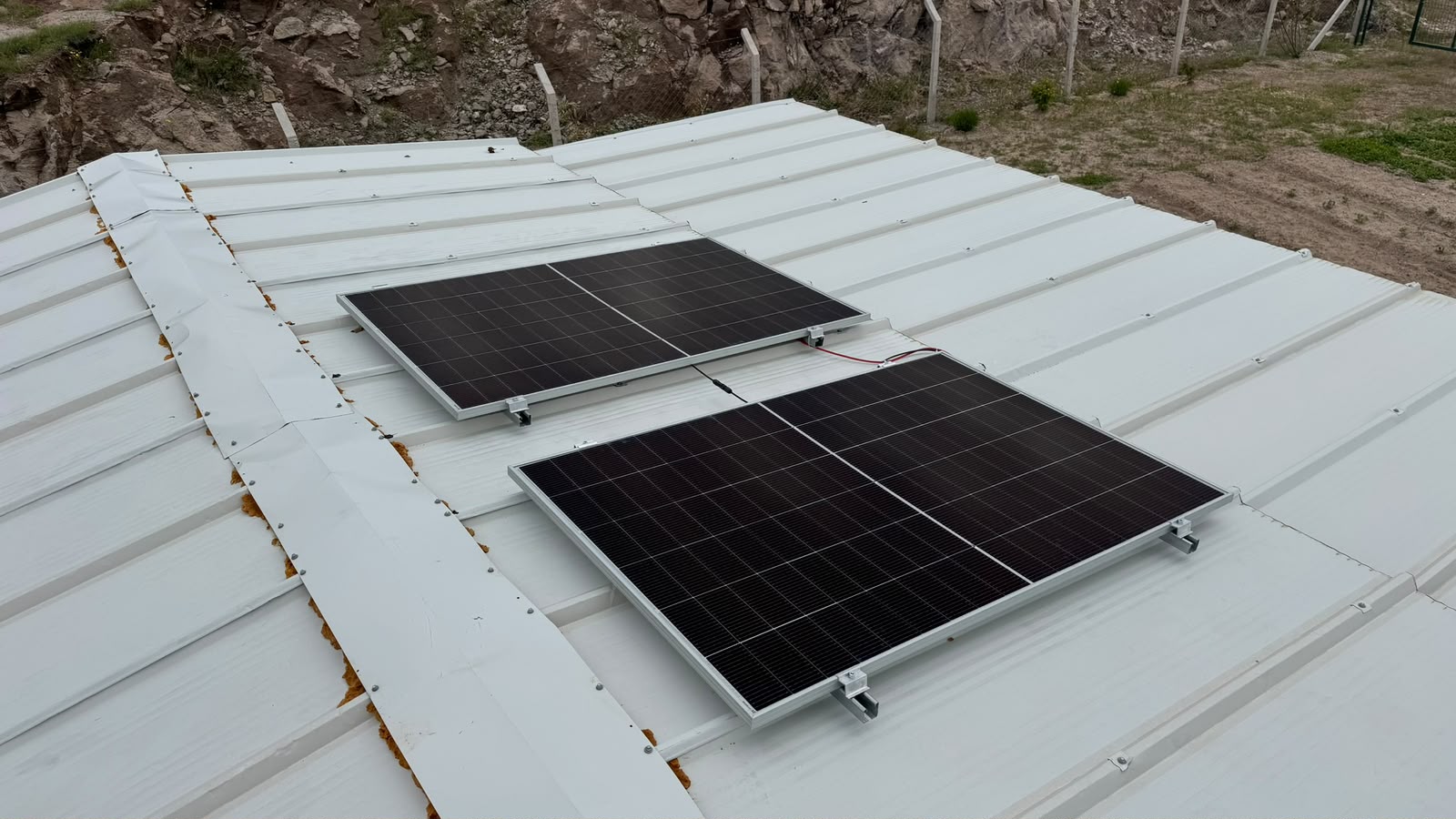 Kayseri İncesu – 1000Wp Off-Grid Akülü Sistem